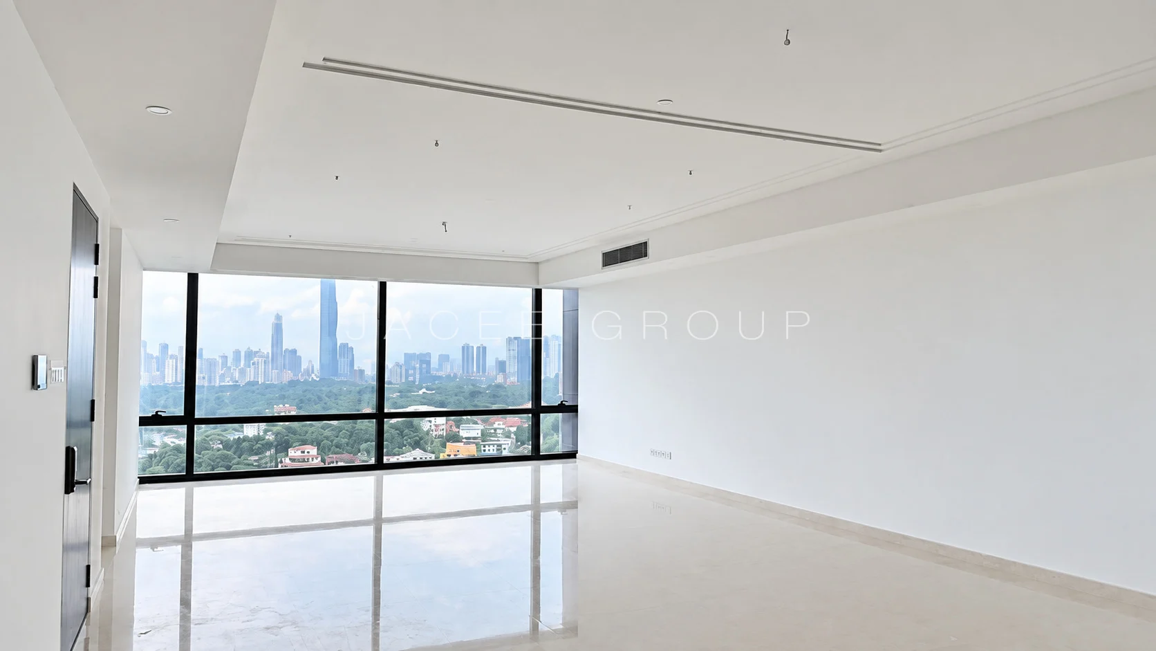 Crown Residences｜私人电梯与3间套房：客厅与餐厅