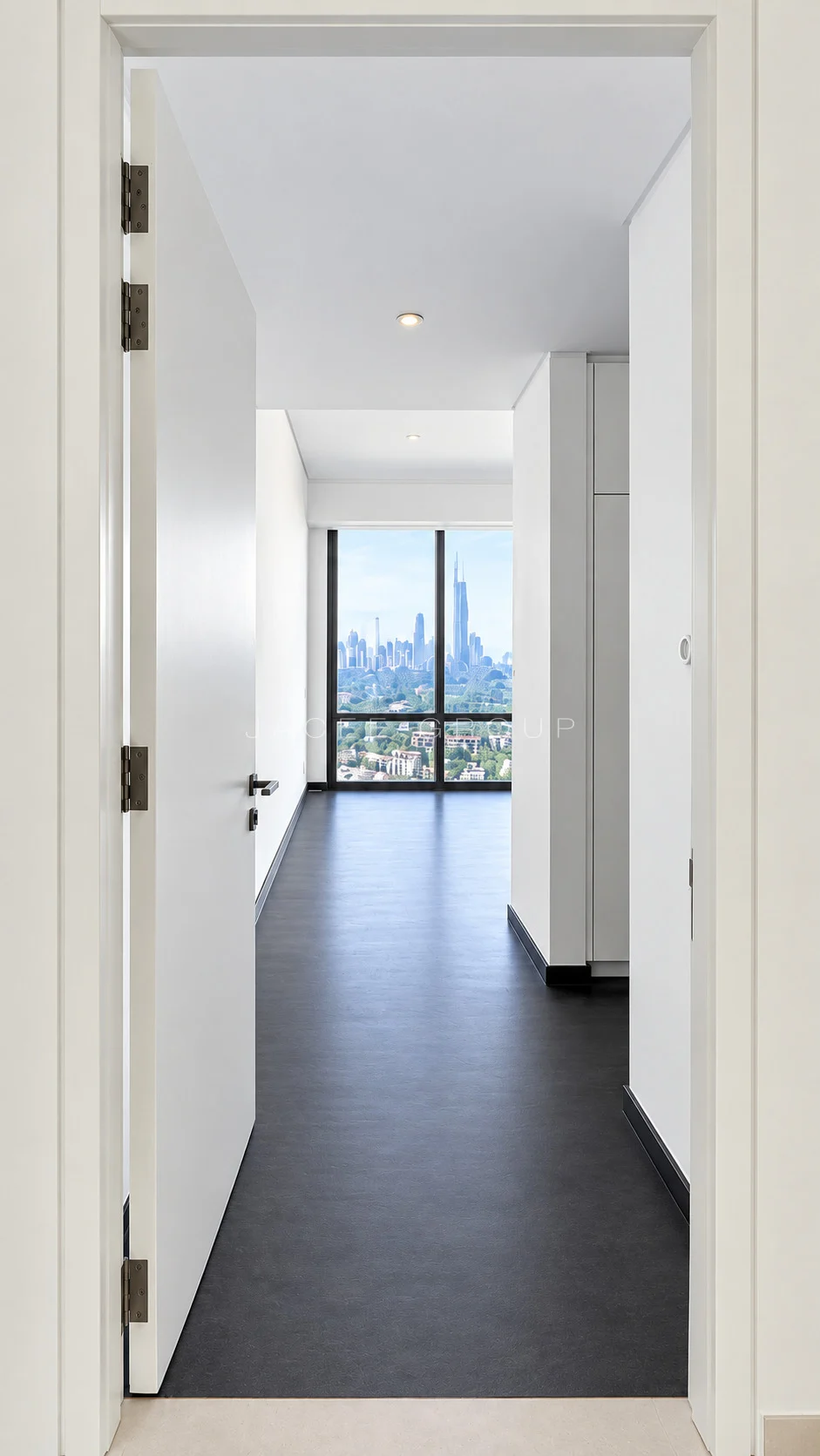Crown Residences｜私人电梯与3间套房：卧室通道