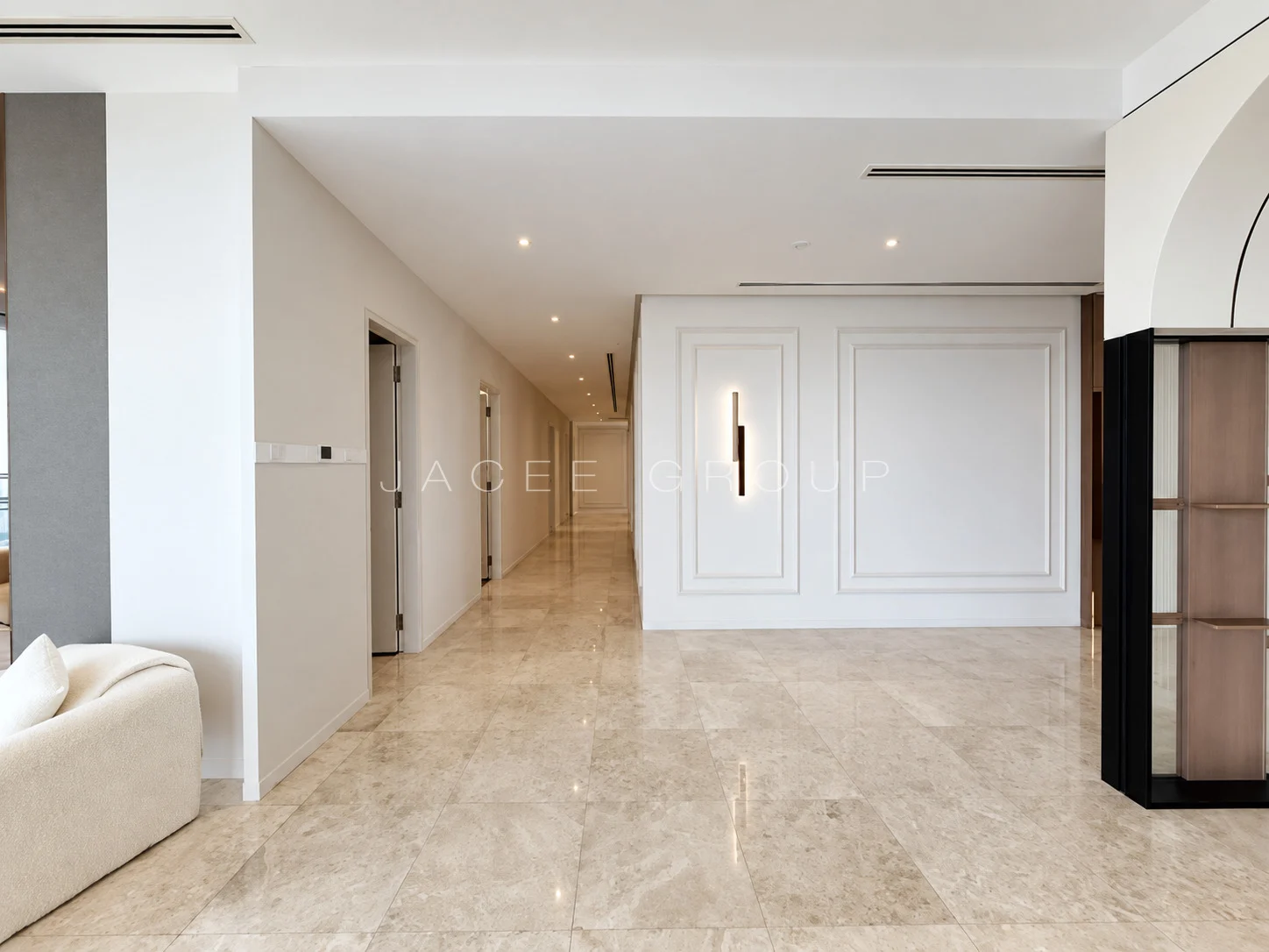 K Residence KLCC｜宽敞客餐厅与城市景观：入口大厅