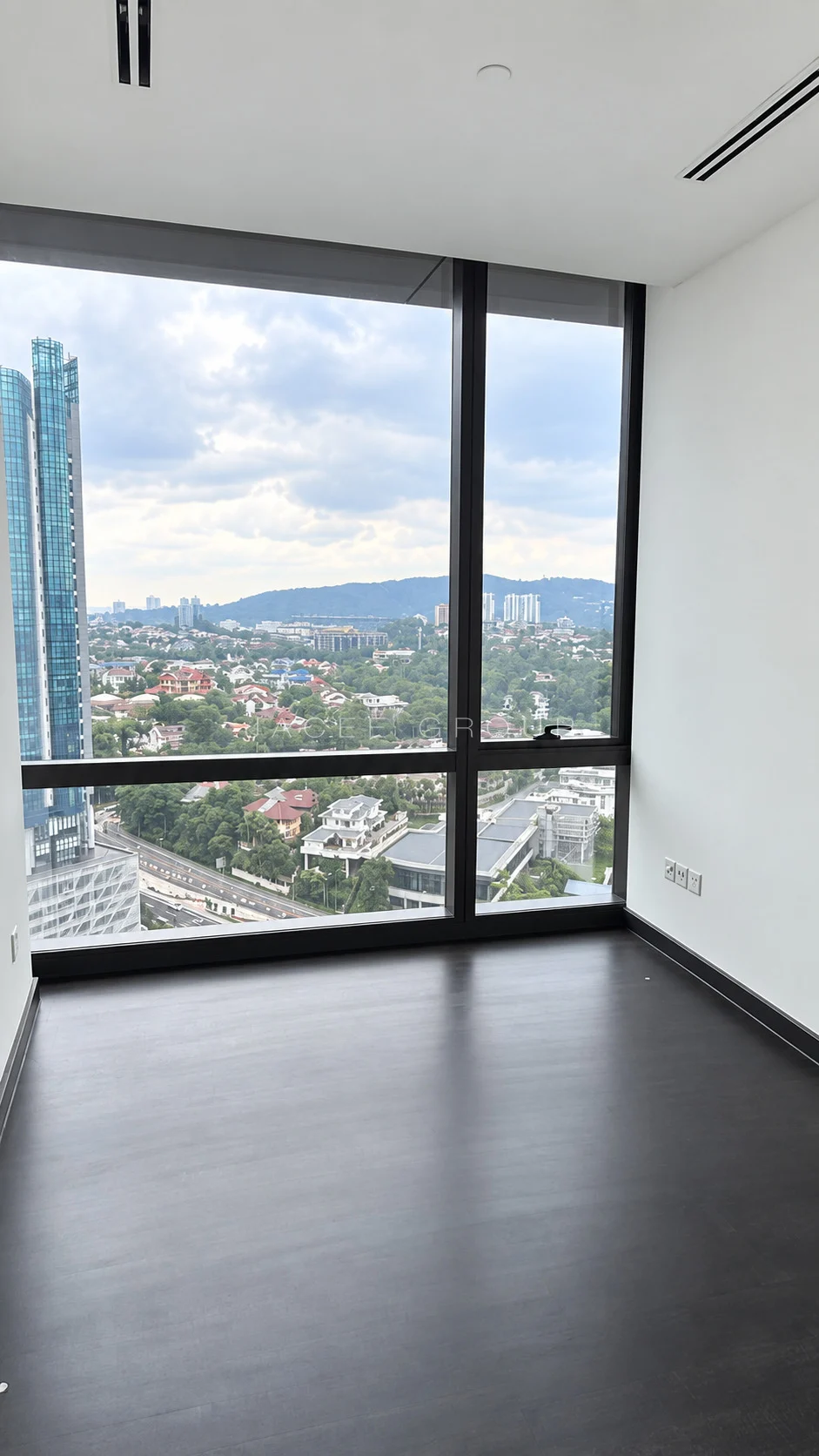Crown Residences｜私人电梯与3间套房：卧室城市景观