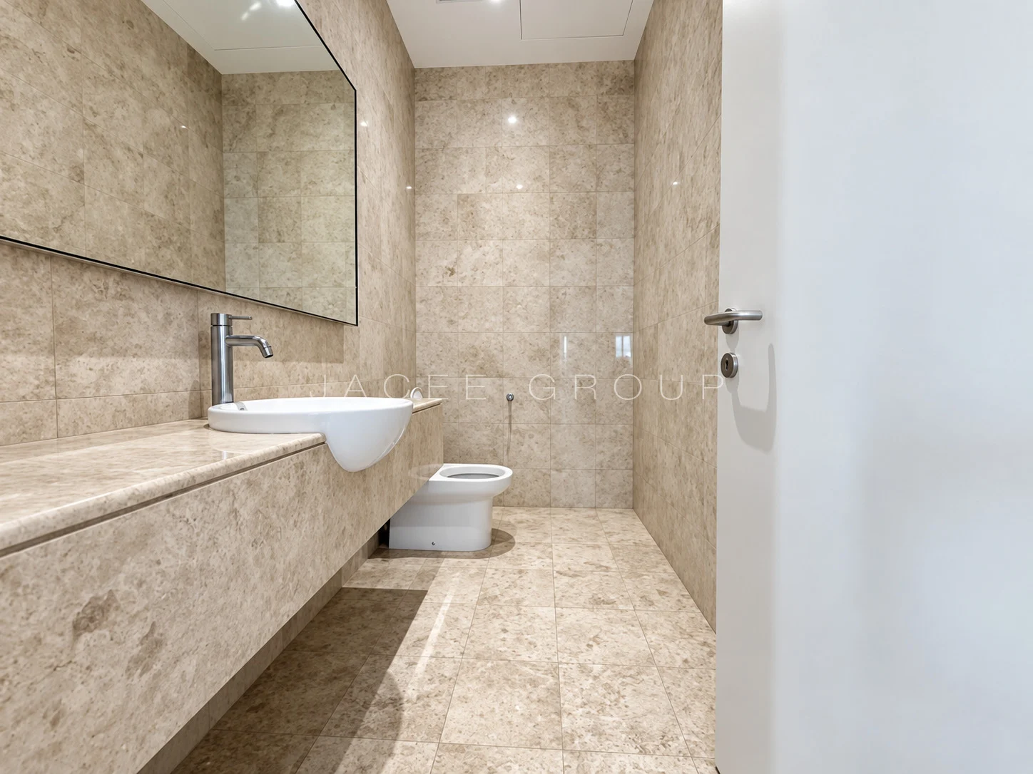 K Residence KLCC｜宽敞客餐厅与城市景观：客用浴室