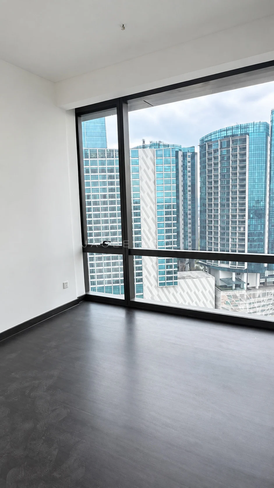 Crown Residences｜私人电梯与3间套房：卧室转角窗
