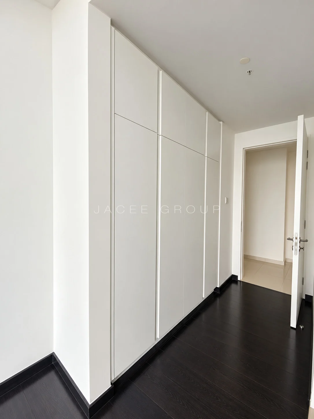 Fitted Wardrobe and Bedroom Passage at Windsor Suites, Pavilion Damansara Heights