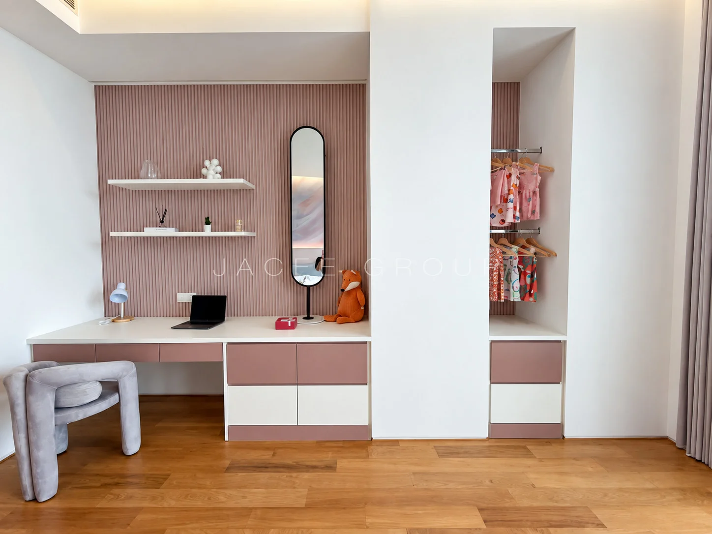 K Residence KLCC｜宽敞客餐厅与城市景观：第二间卧室书桌区