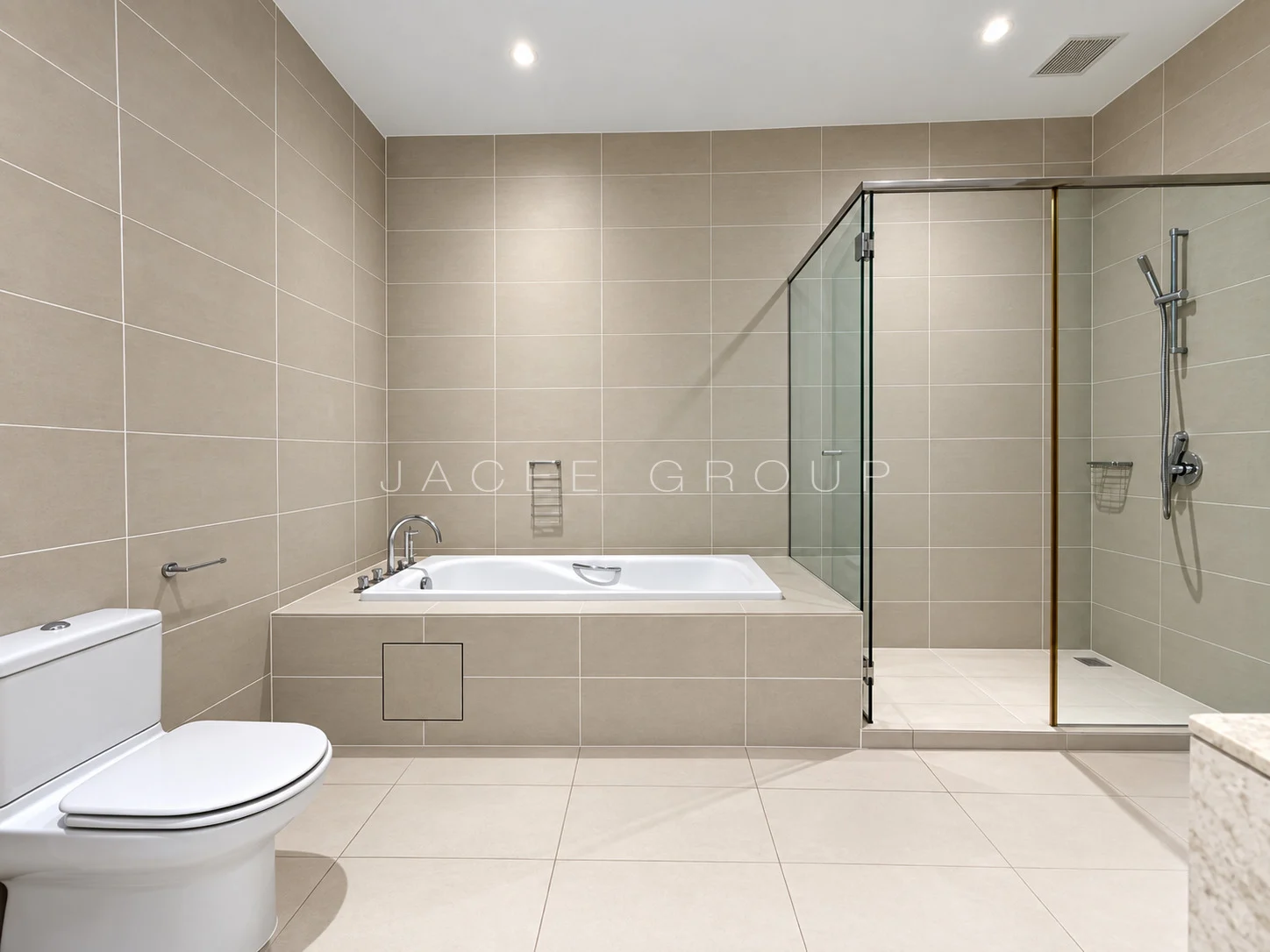 K Residence KLCC｜宽敞客餐厅与城市景观：第四间卧室浴室