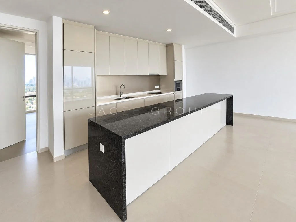 Crown Residences 2803平方尺单位的厨房中岛和橱柜