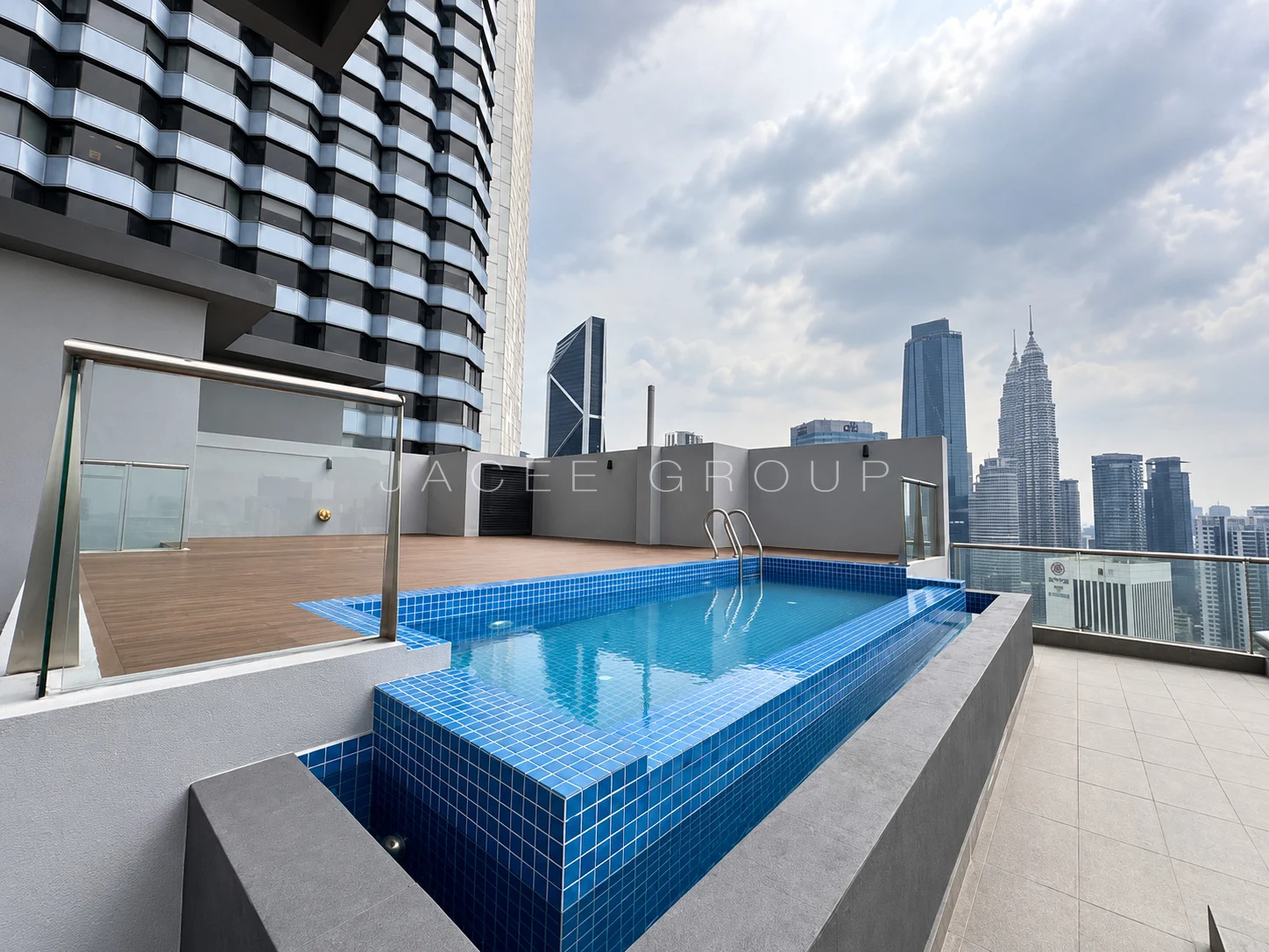 Private pool and Twin Towers view at MyHabitat KLCC